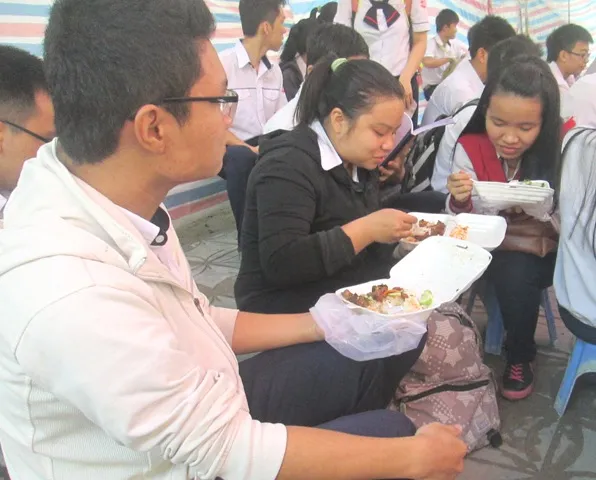 Chùm ảnh thí sinhTP.HCM dự thi môn Ngữ Văn ảnh 1